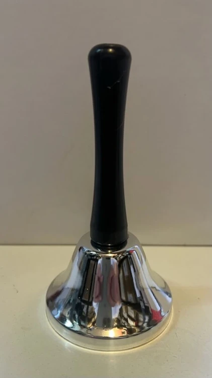 Dzwonek h.12cm srebrny z plastikową rączką (śr.6,5cm) - 69244 5902983918158