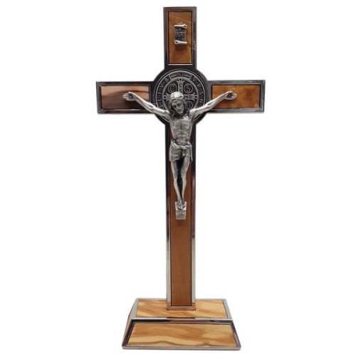 Krzyż stojący metalowy Św. Benedykt 21cm z wkładką z drzewa oliwnego w pudełku - 64830