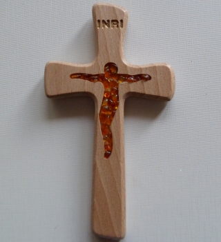 Krzyż wiszący drewniany h15cm BEZBARWNY (korpus z bursztynów) - 42348