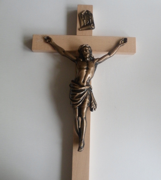 Krzyż wiszący drewniany h54cm jasny - 39890