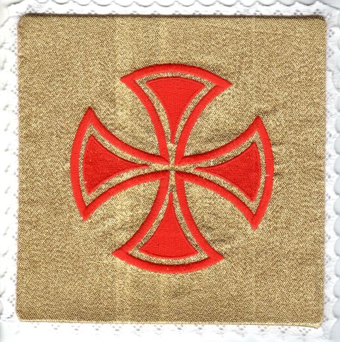 Palka haftowana 18x18cm ZŁOTA czerwony krzyż - 35561