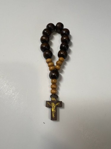 Dziesiątka różańca BRĄZOWA drewniana na gumce (10mm) - 69257 5902983919605