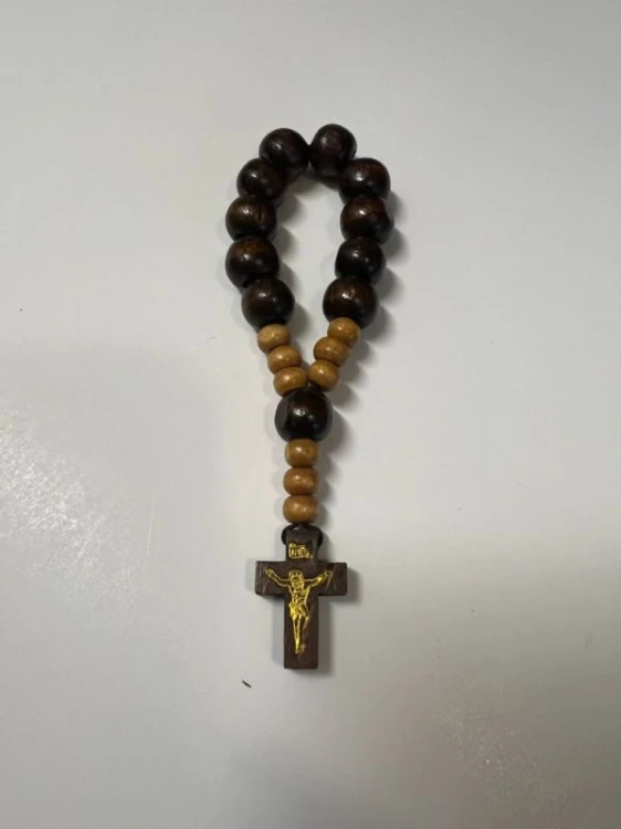 Dziesiątka różańca BRĄZOWA drewniana na gumce (10mm) - 69257 5902983919605