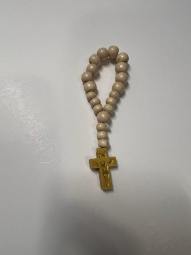 Dziesiątka różańca BEŻOWA drewniana na gumce (8mm) - 69251 5902983919599