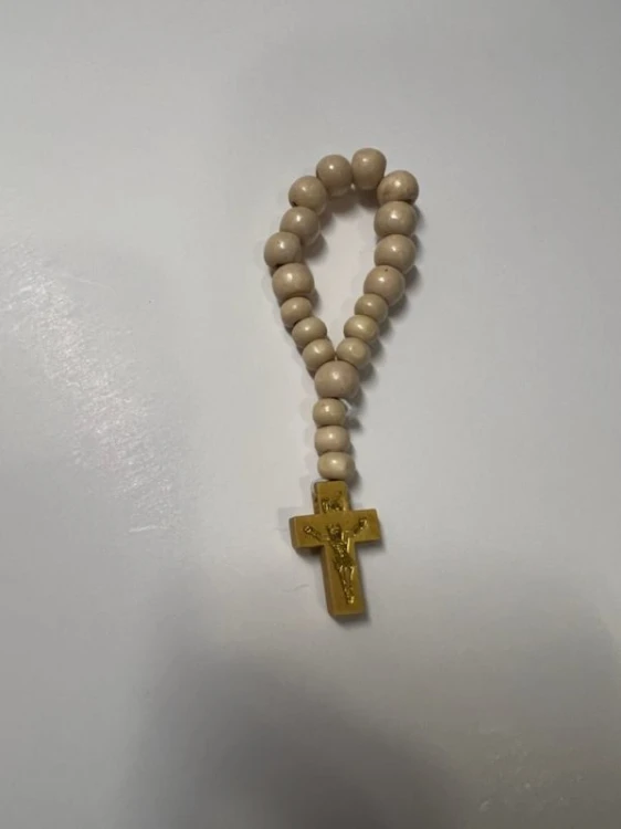 Dziesiątka różańca BEŻOWA drewniana na gumce (8mm) - 69251 5902983919599